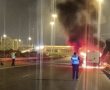 רכב עלה באש בכביש 4 סמוך למחלף אשדוד - עומסי תנועה כבדים נרשמו (וידאו)