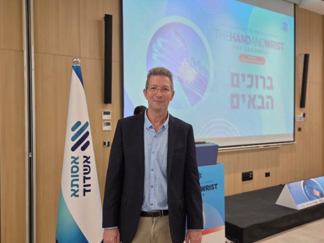 ד"ר אורי פרקש. דוברות אסותא