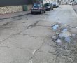 מכת הבורות בכבישי העיר: כביש מרוטש בלב רובע ז' - צפו (וידאו)  