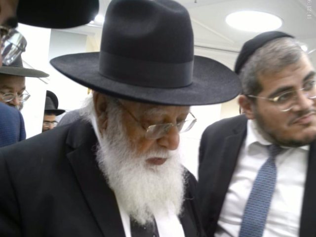 הרב מאיר כהן בברית המילה. מ. מיכאלי