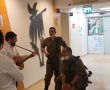 עם ישראל חי: כשפלוגת התותחנים פוגשת בבית החולים את 'המשמחים' (וידאו)
