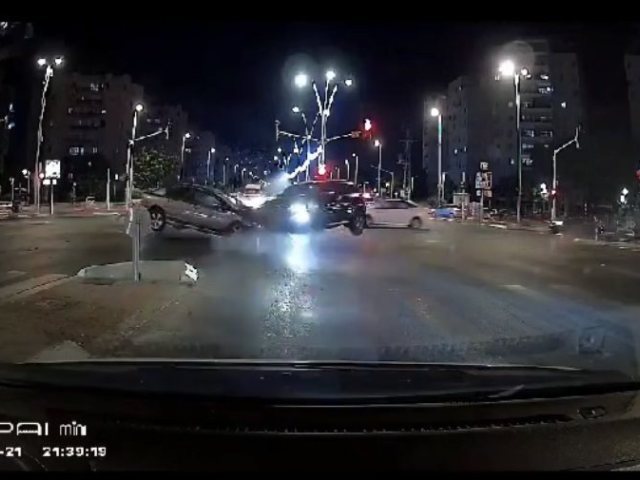 רגע הפגיעה בין שני כלי הרכב