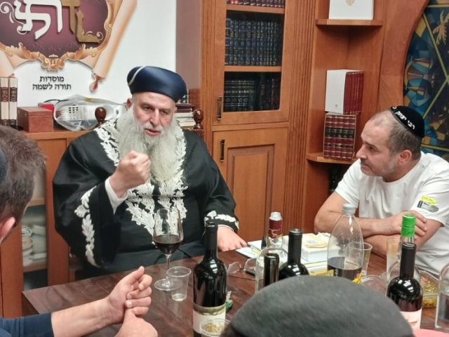 רבי מאיר אבוחצירא בפורים. א מיכאלי