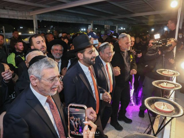 הדלקת הנר בהילולת הבאבא סאלי. ארנון בוסאני