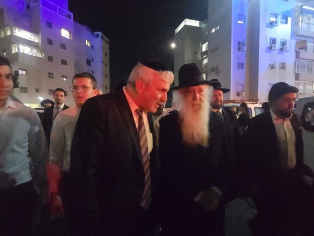 האדמור רבי דוד וסגרהע אמסלם במעמד. המרכז למורשת
