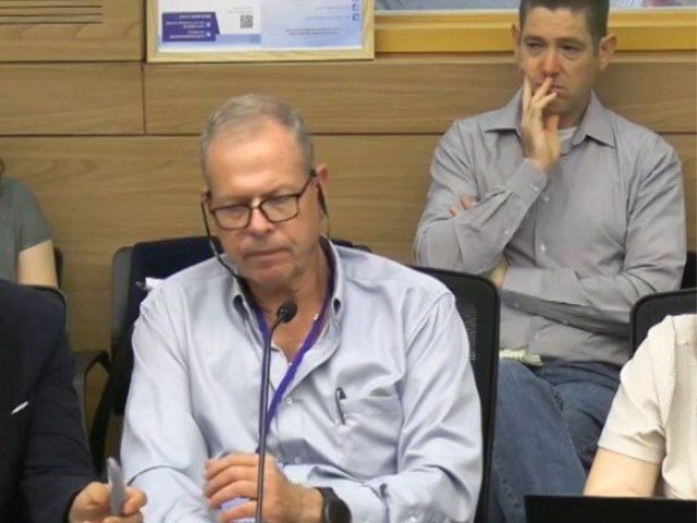 באדיבות המצלם