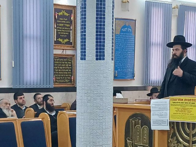 רבי שלום שמואלי בתפילה בבני ציון. א' מיכאלי