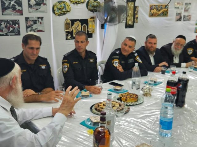 צמרת המשטרה אצל רב העיר. מ"ש