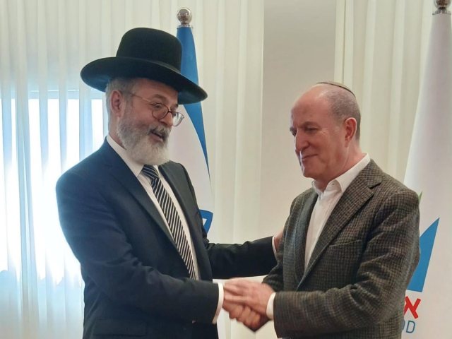 תמיכה נלהבת. דר לסרי עם רבה של מרסיי. א. מ. 
