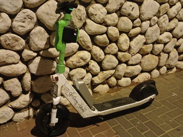 קורקינט חשמלי להשכרה. א מיכאלי