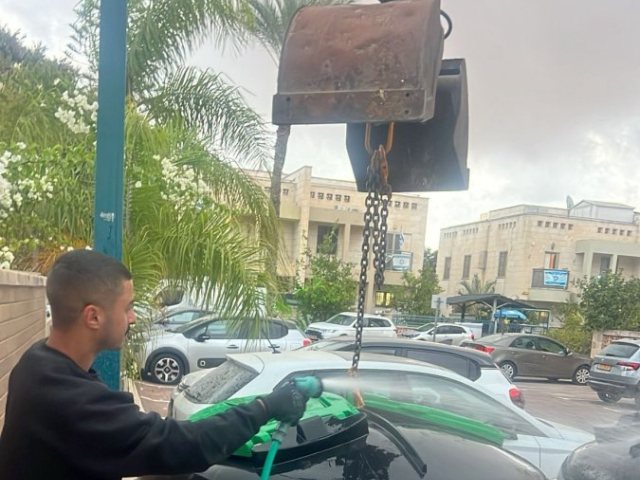 שטיפת פחי האשפה. עיריית אשדוד