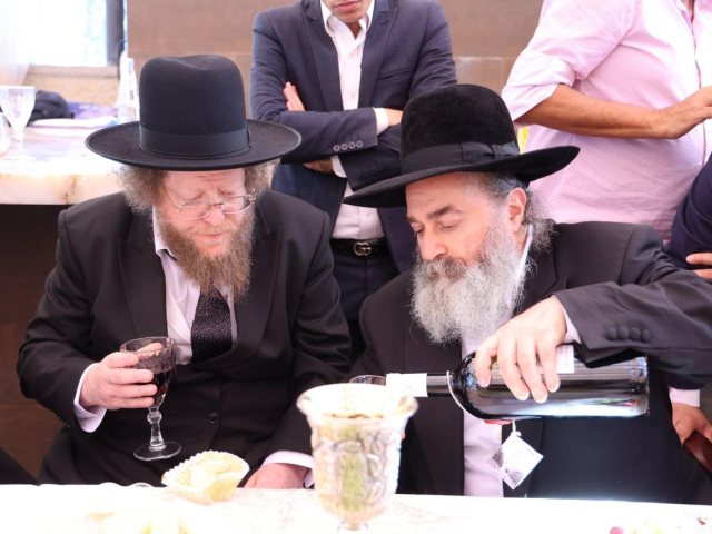 האדמו"ר ר"י אבוחצירא עם הרב סורוצקין. צילום: דוד ארזני