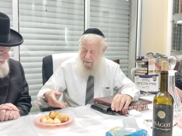 הרב רוזה עם הרב חסיד אצל רב העיר. א מיכאלי