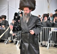 האדמור מטאלנא בחתונה. יהושע פרוכטר